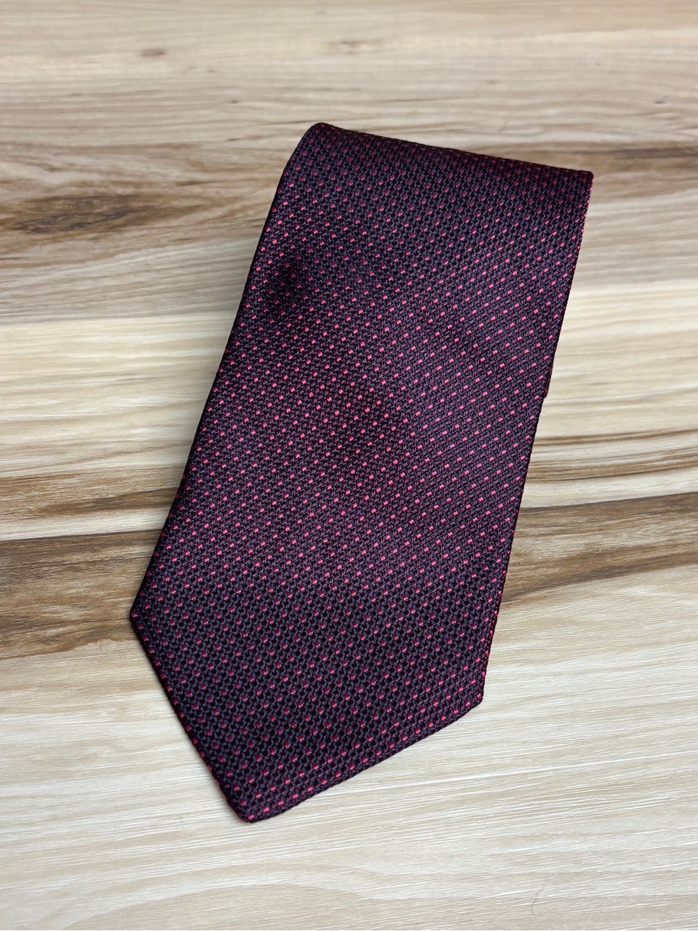 Brooks Brothers Jacquard dot pattern maroon silk tie size 58” by 3.75.